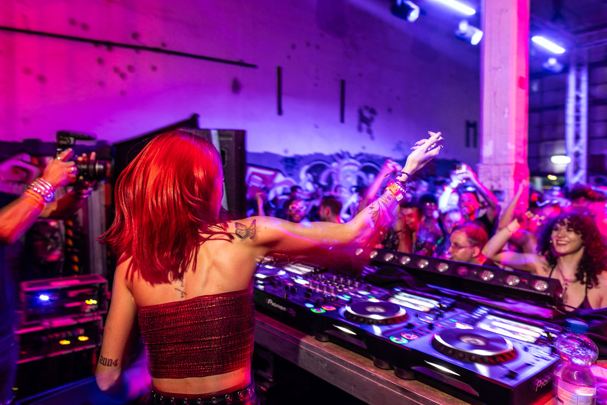 Loading... just a sec